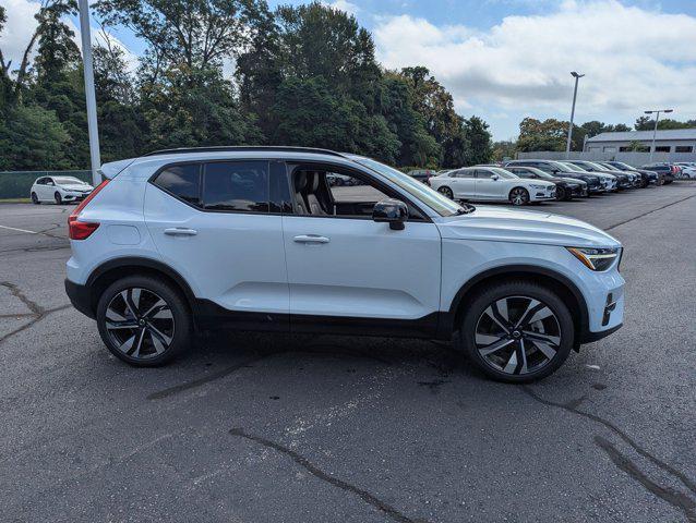 new 2025 Volvo XC40 car