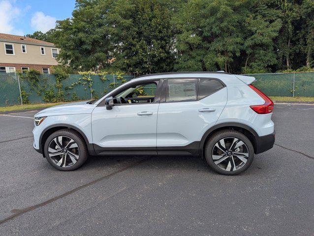 new 2025 Volvo XC40 car