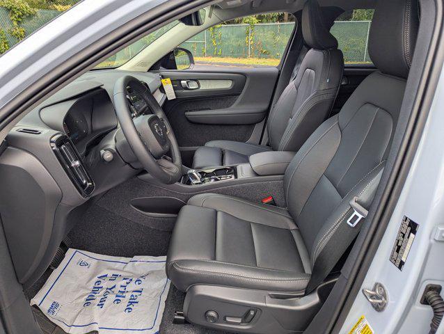 new 2025 Volvo XC40 car