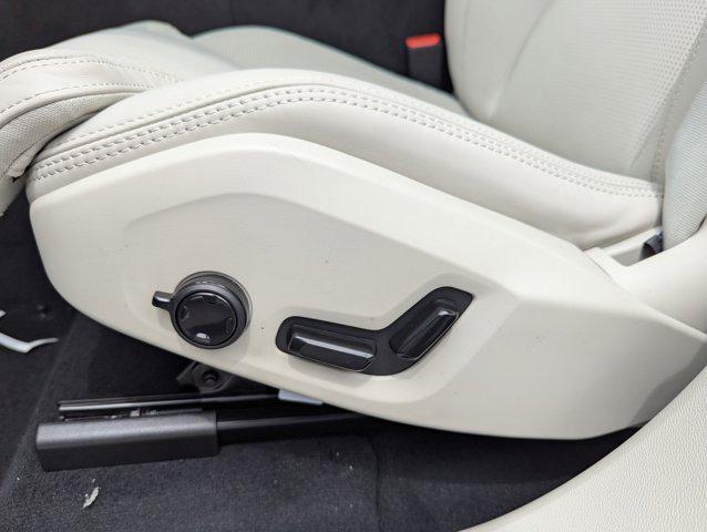 new 2025 Volvo XC60 car