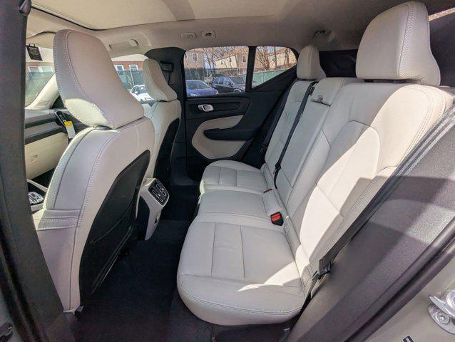 new 2025 Volvo XC40 car