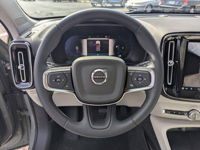 new 2025 Volvo XC40 car
