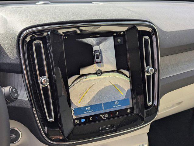 new 2025 Volvo XC40 car