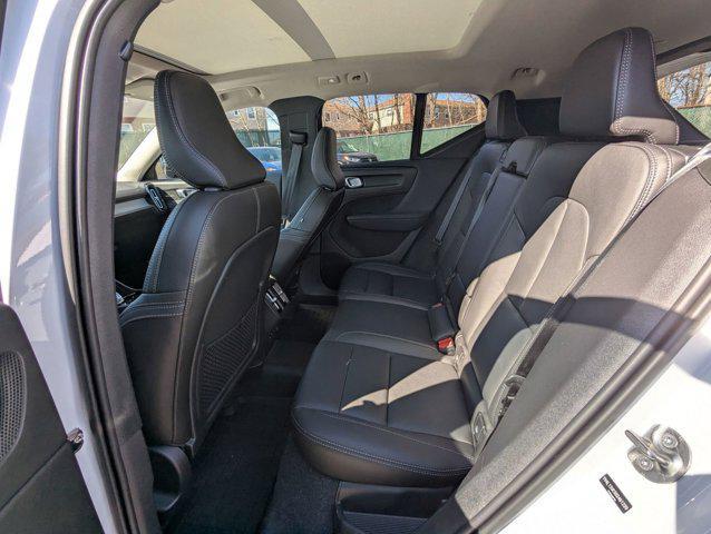 new 2025 Volvo XC40 car, priced at $50,040