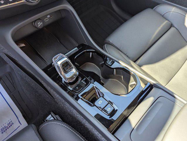 new 2025 Volvo XC40 car, priced at $50,040