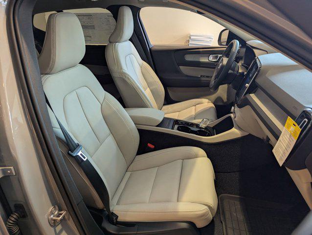 new 2025 Volvo XC40 car, priced at $50,040