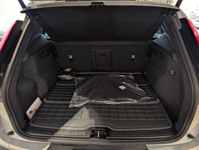 new 2025 Volvo XC40 car, priced at $50,040