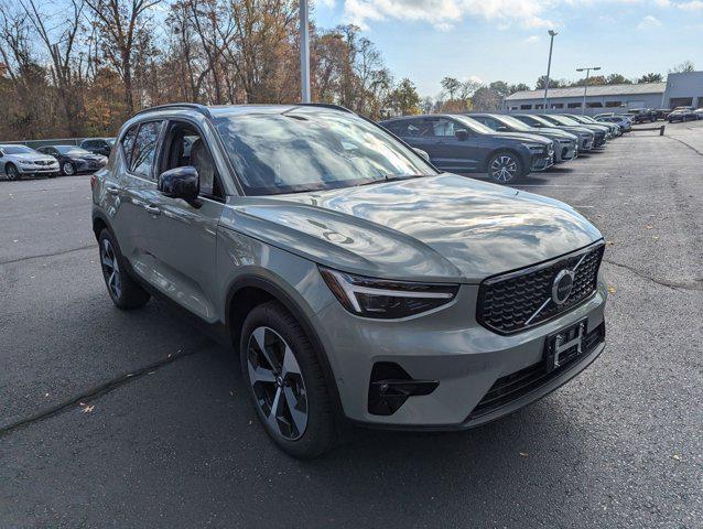 new 2025 Volvo XC40 car, priced at $46,315