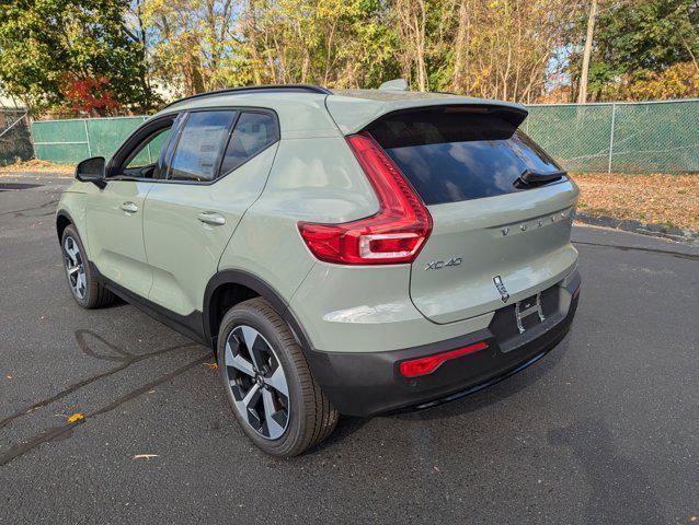 new 2025 Volvo XC40 car, priced at $46,315