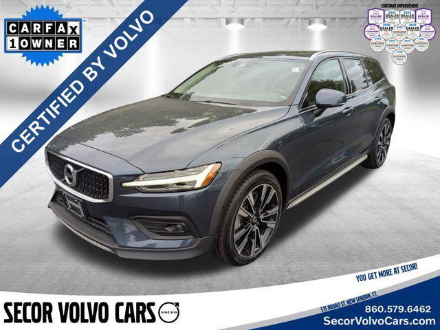 used 2022 Volvo V60 Cross Country car, priced at $35,995
