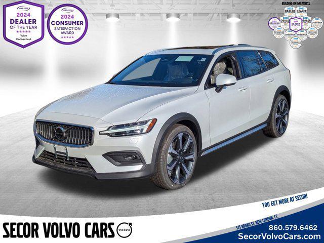 new 2025 Volvo V60 Cross Country car, priced at $61,725