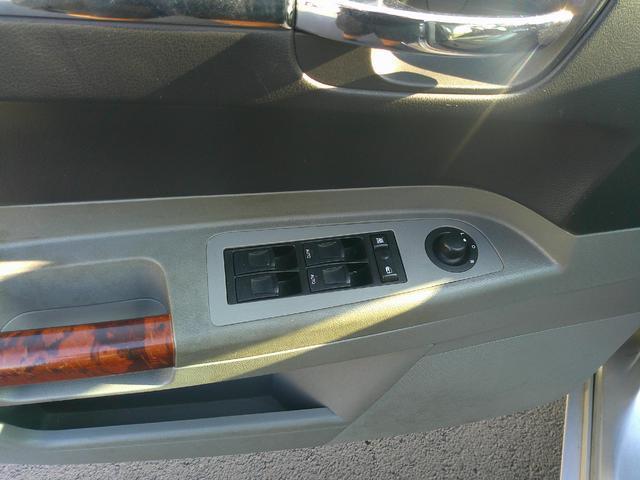 used 2005 Chrysler 300 car, priced at $5,999