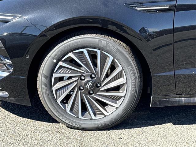 new 2025 Hyundai Sonata Hybrid car, priced at $37,750