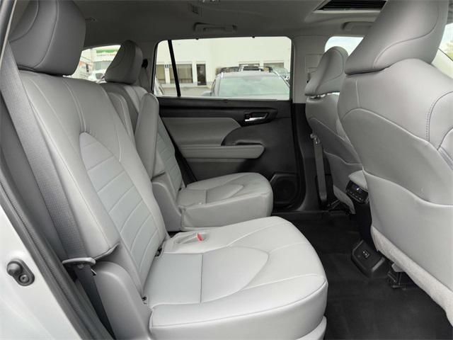 used 2022 Toyota Highlander car, priced at $37,000