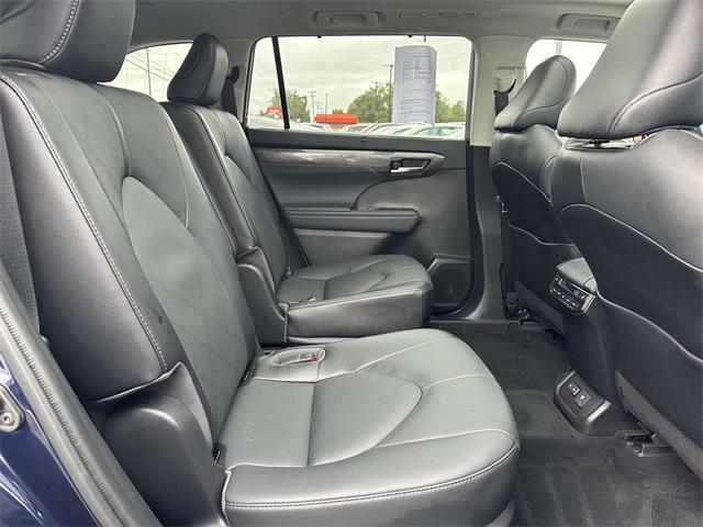 used 2022 Toyota Highlander car, priced at $43,777