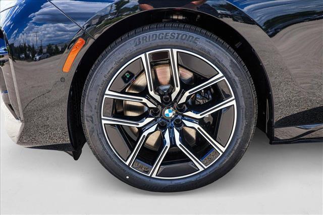 new 2025 BMW 760 car, priced at $127,925