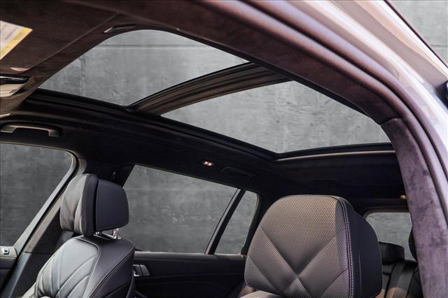 new 2026 BMW X7 car, priced at $100,335