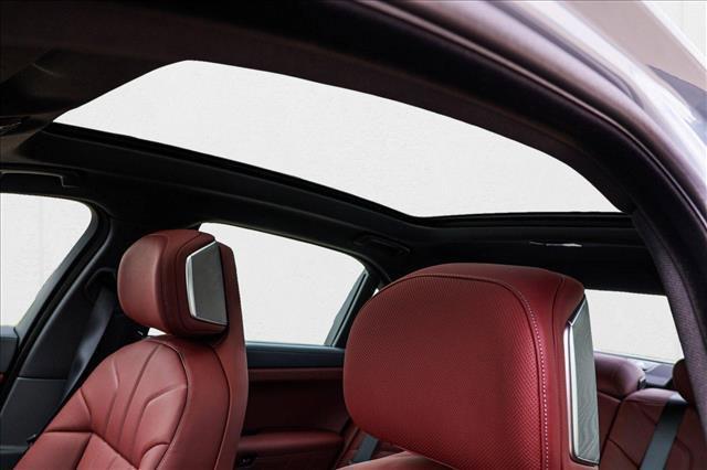 new 2025 BMW 760 car, priced at $129,625