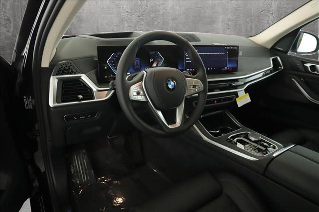 new 2025 BMW X7 car, priced at $89,625