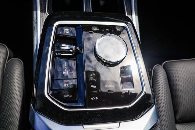 new 2025 BMW 760 car, priced at $133,320