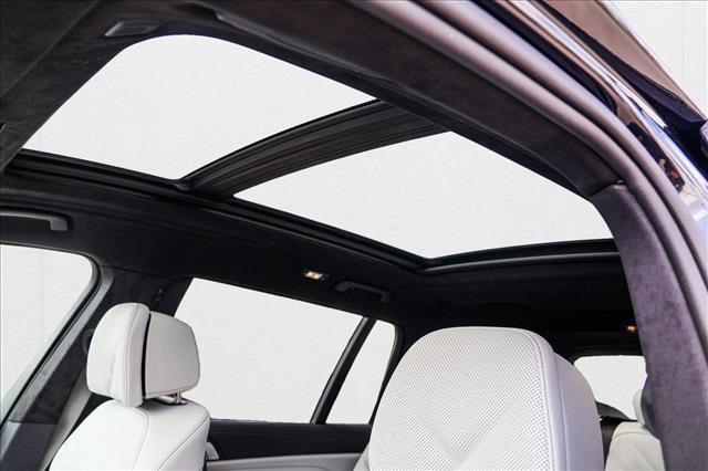 new 2026 BMW X7 car, priced at $100,335