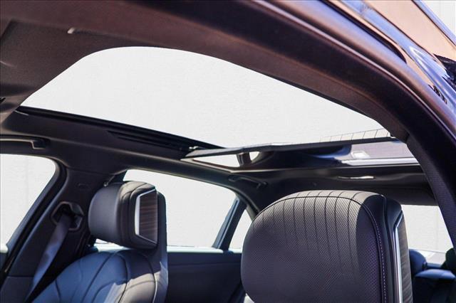 new 2025 BMW 760 car, priced at $133,975