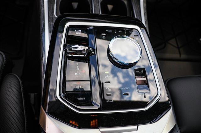 new 2025 BMW 760 car, priced at $127,925