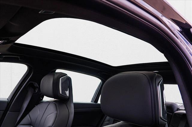new 2025 BMW 760 car, priced at $127,925