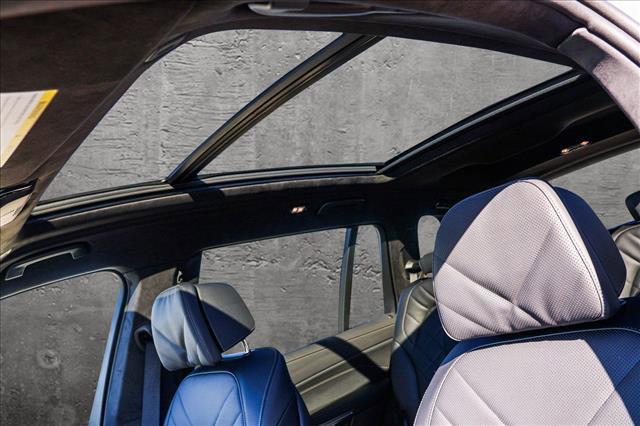 new 2025 BMW X7 car, priced at $97,925