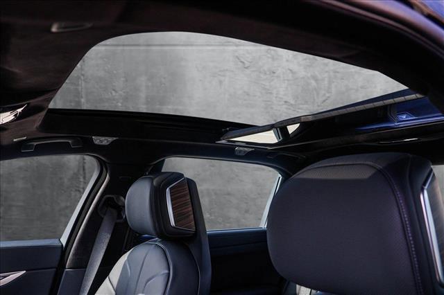 new 2025 BMW 760 car, priced at $146,250