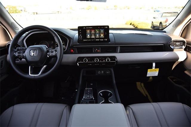 new 2025 Honda Pilot car, priced at $51,095
