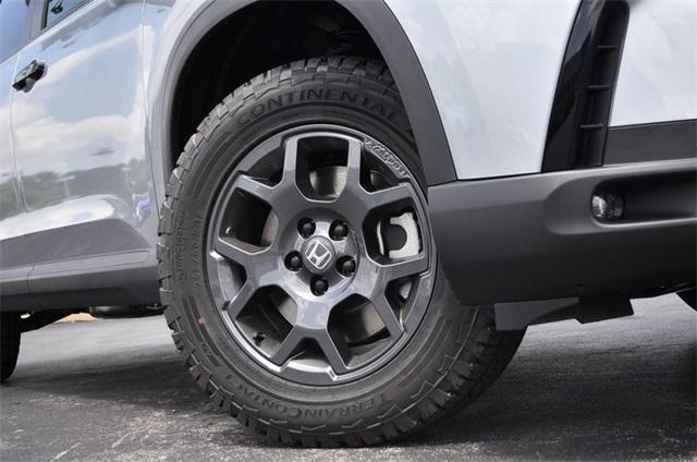 new 2025 Honda Pilot car, priced at $50,850