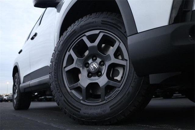 new 2025 Honda Pilot car, priced at $50,895