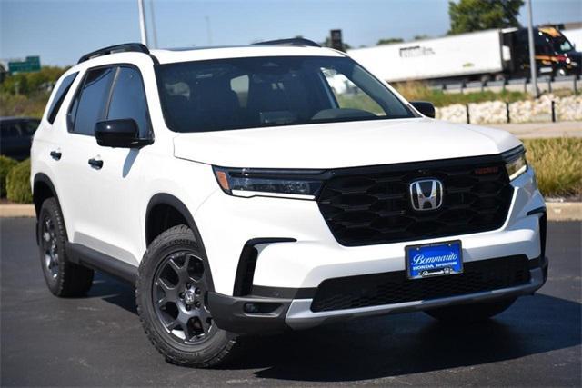 new 2025 Honda Pilot car, priced at $50,950