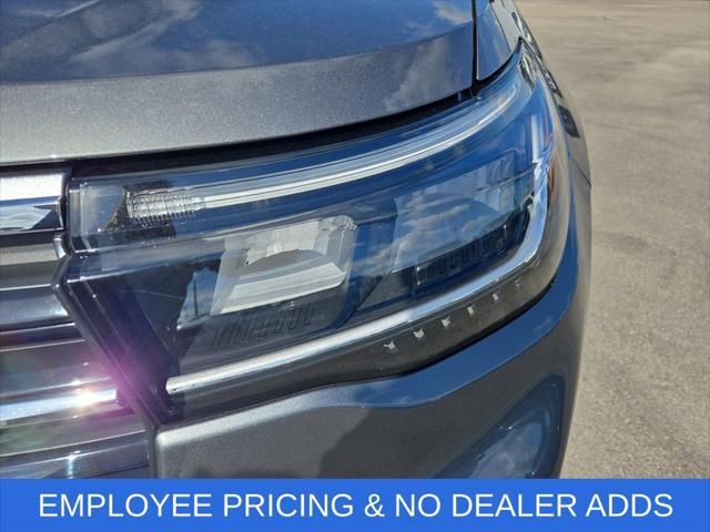 new 2025 Ford Explorer car, priced at $38,902