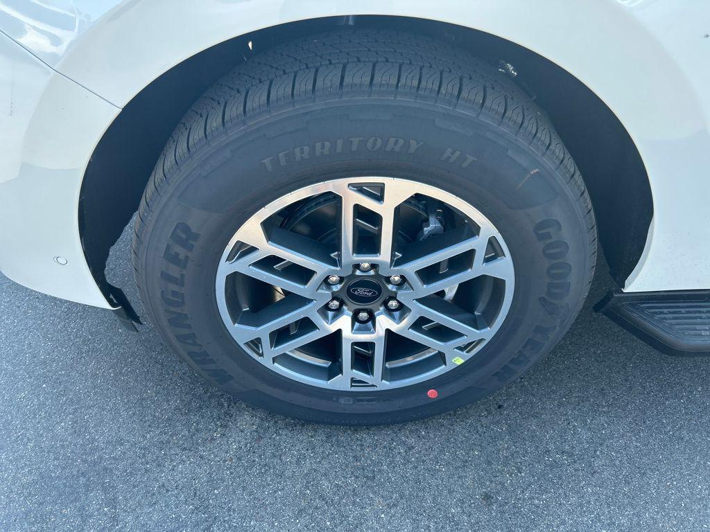 new 2025 Ford Expedition car, priced at $68,139