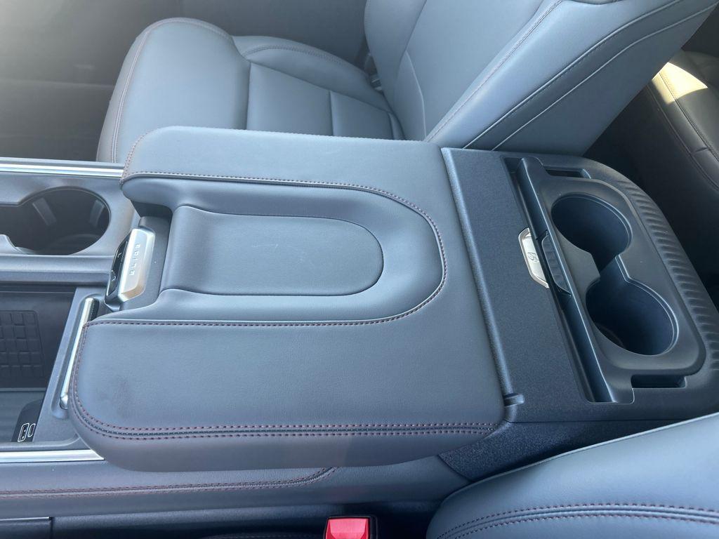 new 2025 Ford Expedition car, priced at $68,139