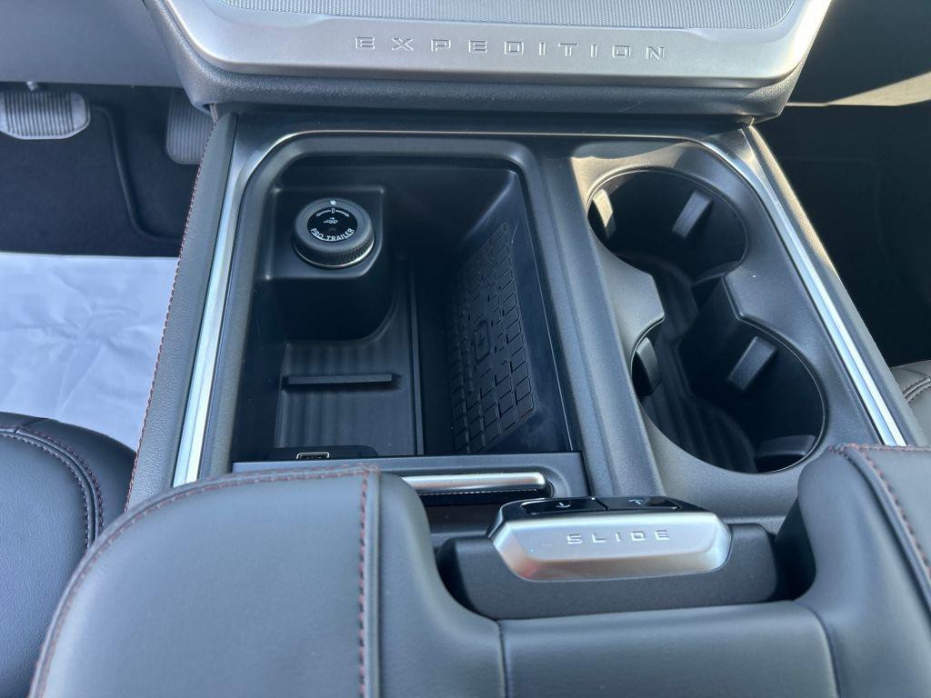 new 2025 Ford Expedition car, priced at $67,669