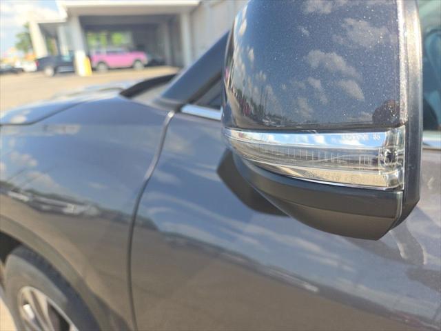 used 2022 Toyota Highlander car, priced at $33,356
