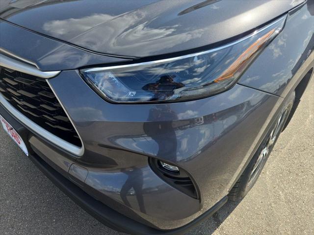 used 2022 Toyota Highlander car, priced at $33,356