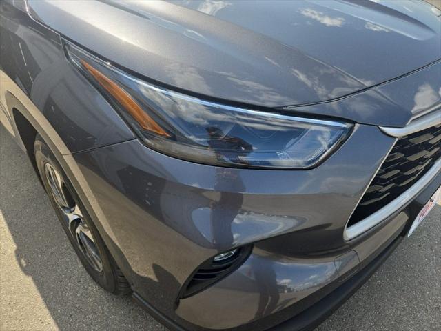 used 2022 Toyota Highlander car, priced at $33,356