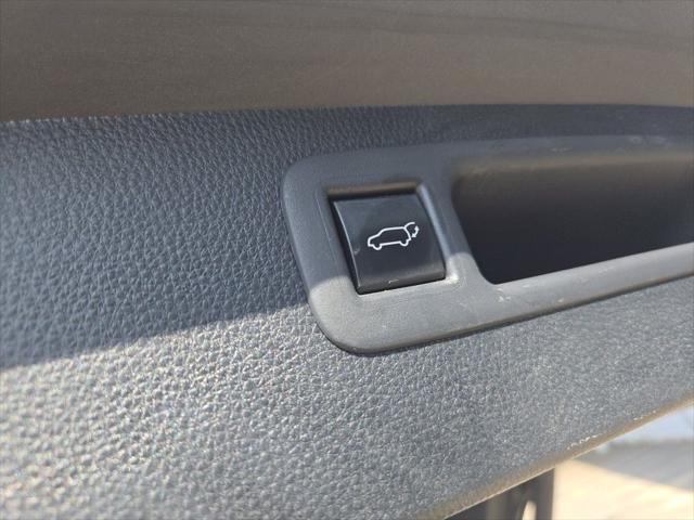 used 2022 Toyota Highlander car, priced at $33,356