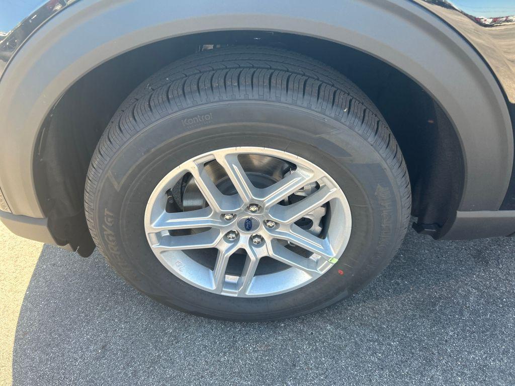 new 2025 Ford Explorer car, priced at $39,116