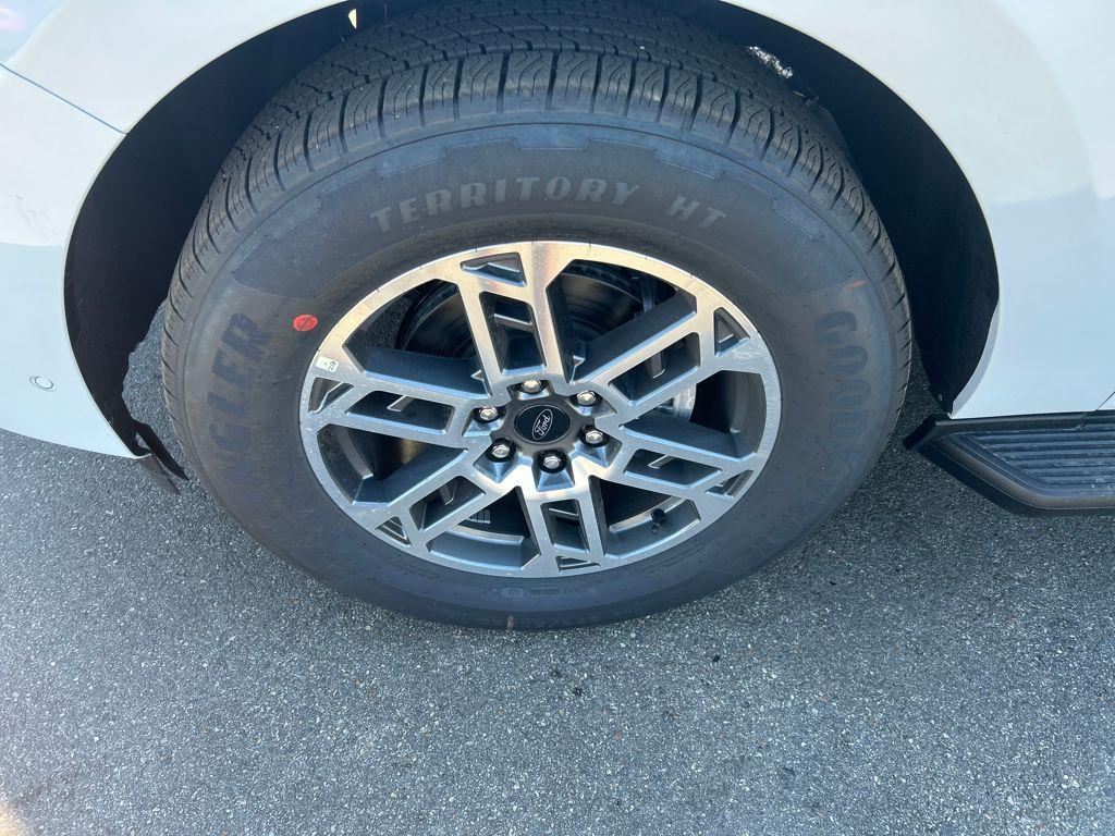 new 2025 Ford Expedition car, priced at $66,600