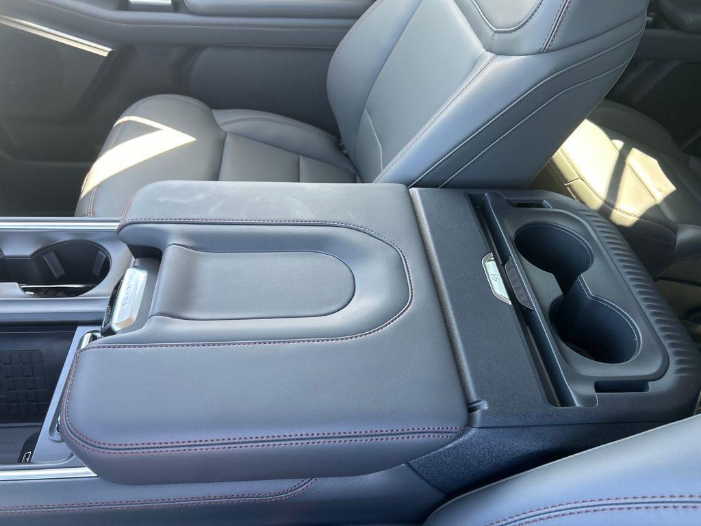 new 2025 Ford Expedition car, priced at $66,600