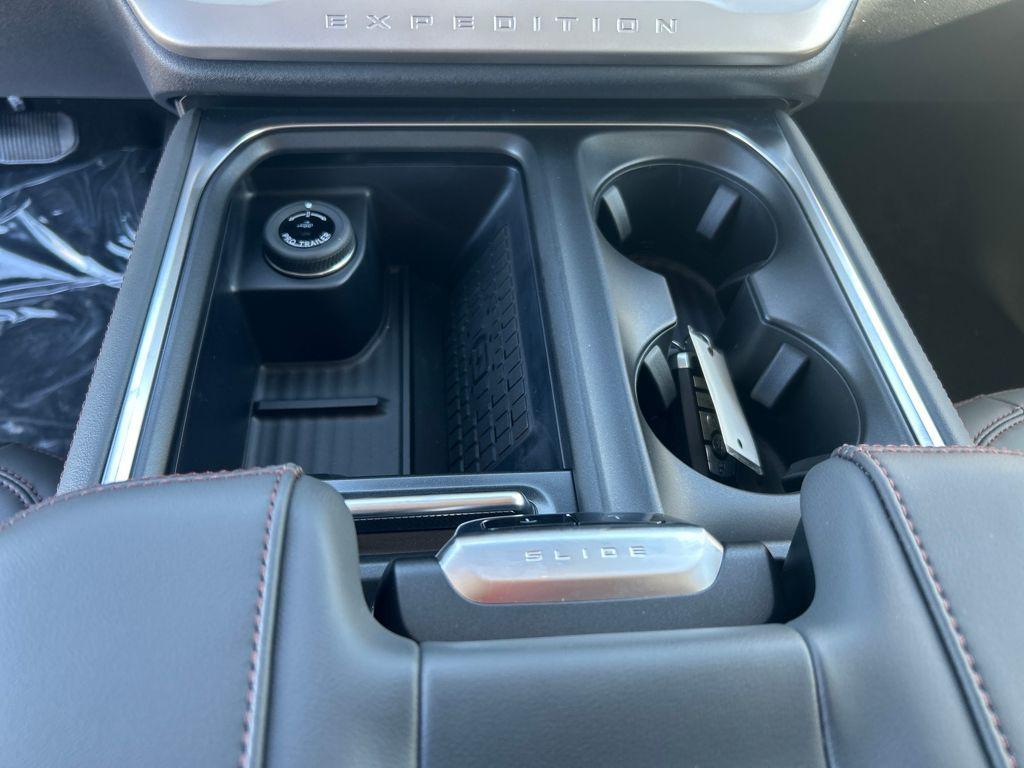 new 2025 Ford Expedition car, priced at $66,600