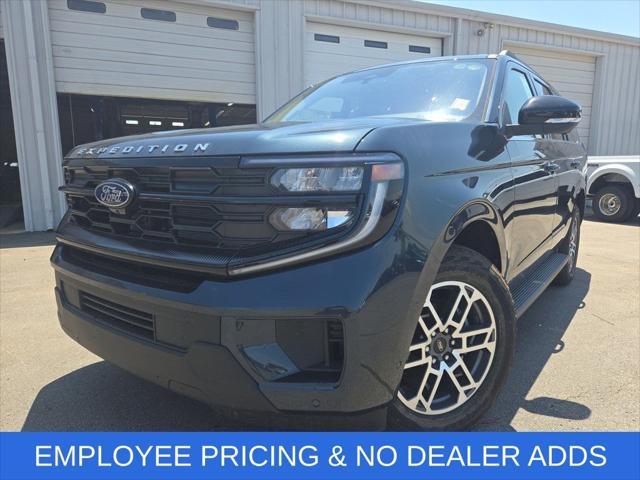 new 2025 Ford Expedition car, priced at $70,021