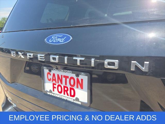 new 2025 Ford Expedition car, priced at $70,021