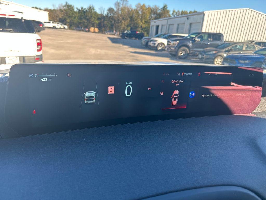 new 2025 Ford Expedition car, priced at $70,354