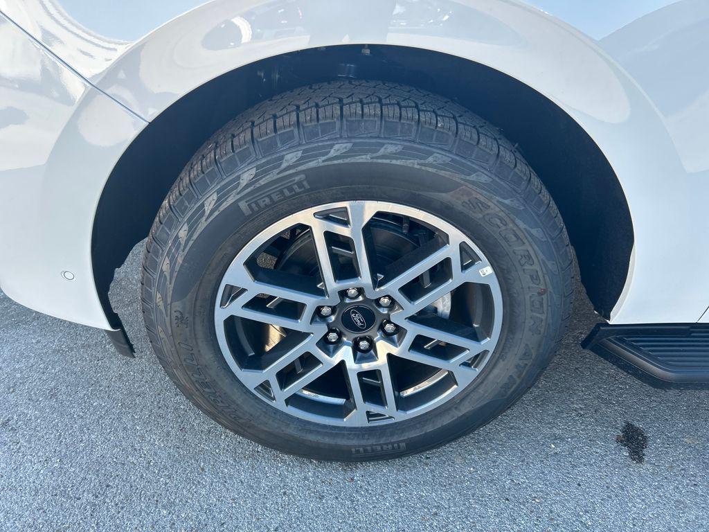 new 2025 Ford Expedition car, priced at $70,354